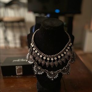 “Thrones” statement necklace